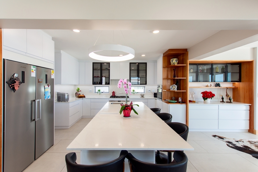 5 Bedroom Property for Sale in Paradise Beach Western Cape